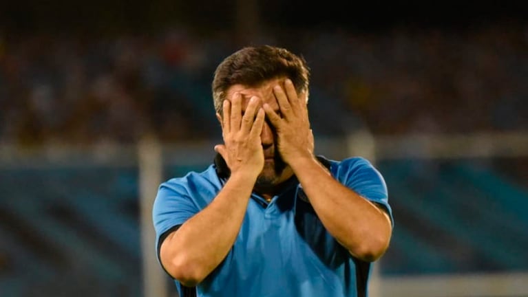 Caruso Lombardi no lo puede creer. A Belgrano se lo empataron sobre el final. Foto: Lucio Casalla / ElDoce.tv.