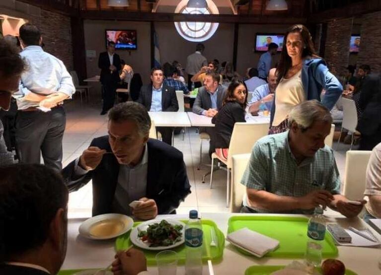 Casa Rosada: Macri almorzó en el comedor junto a los empleados