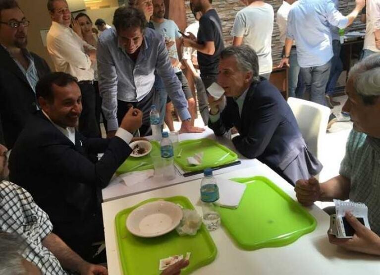 Casa Rosada: Macri almorzó en el comedor junto a los empleados