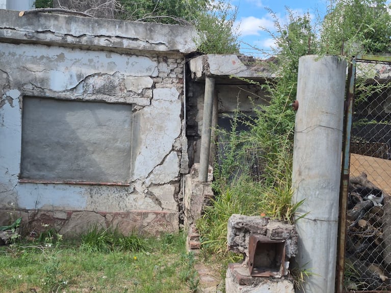 Casas agrietadas en barrio Santa Isabel.