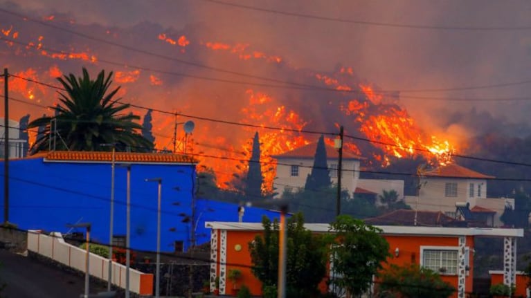 Casas derrumbadas y miles de familias evacuadas en la isla española.