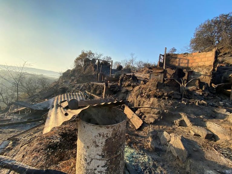 Casas quemadas, cenizas y evacuados: así quedó Cuesta Blanca