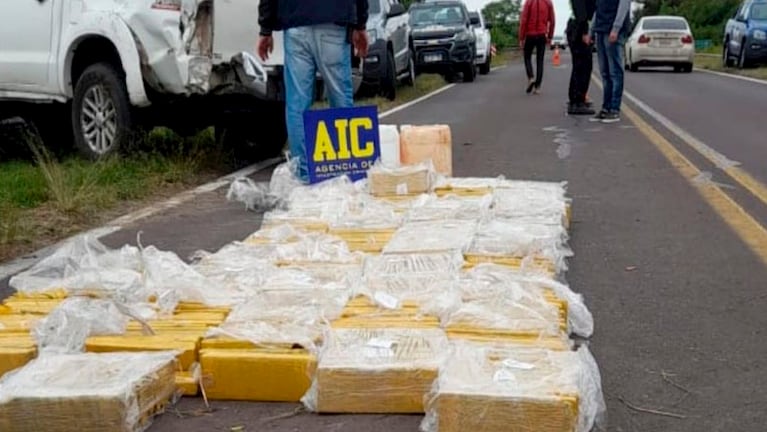 Casi 20 millones de pesos en droga desparramada en la ruta. 