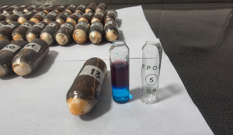 Cayeron cuatro “capsuleros” que viajaban a Córdoba capital con 4 kilos de cocaína ingerida