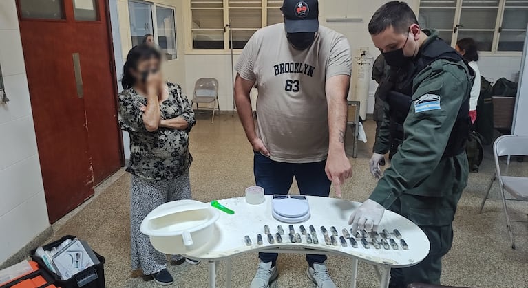 Cayeron “mulas” con más de 10 kg de cocaína en el cuerpo en un tour de compras: qué los delató