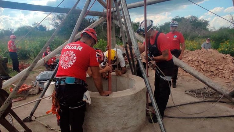 Cayó al vacío en un pozo con agua mientras trabajaba y murió