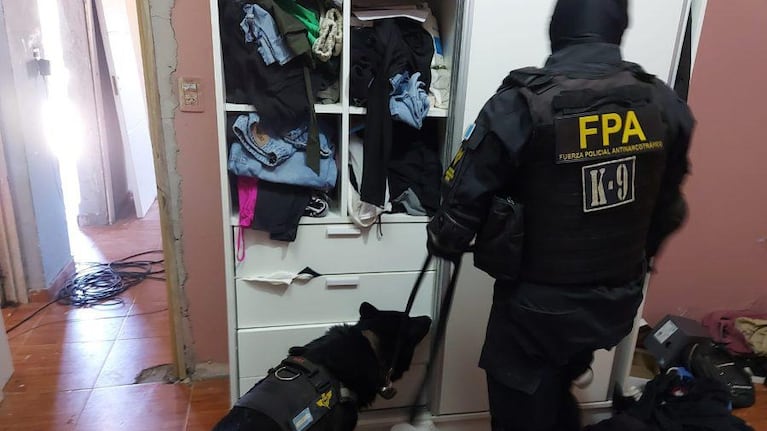 Cayó banda de dealers en Córdoba: cuatro detenidos con drogas, autos de lujo y hasta yuanes