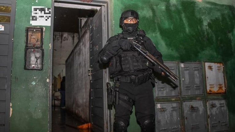 Cayó banda narco en Córdoba: repartían droga en taxi y dos motos de delivery trucho