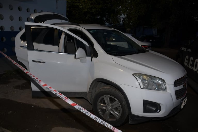 Cayó de la moto al evadir un control y destapó un búnker lleno de droga: dos detenidos