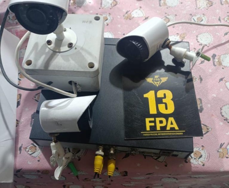 Cayó narco extranjero en Córdoba: vendía en un “kiosco” y controlaba el barrio con cámaras de seguridad