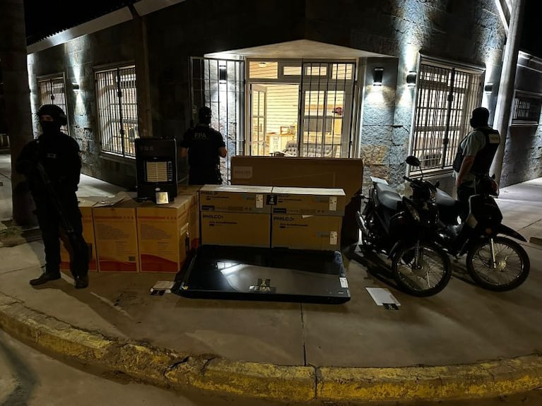 Cayó pareja que usaba un puesto de sandías como pantalla y se hizo millonaria con la venta de drogas