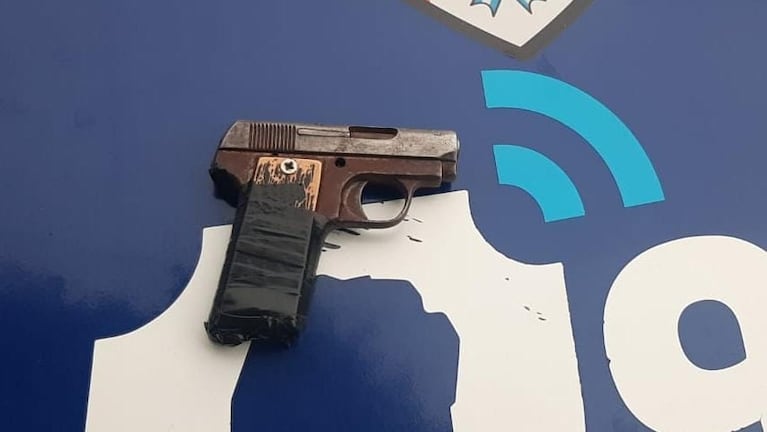 Cayó un ladrón de 19 años que fingió ser cliente y le robó la camioneta a un chofer de Uber