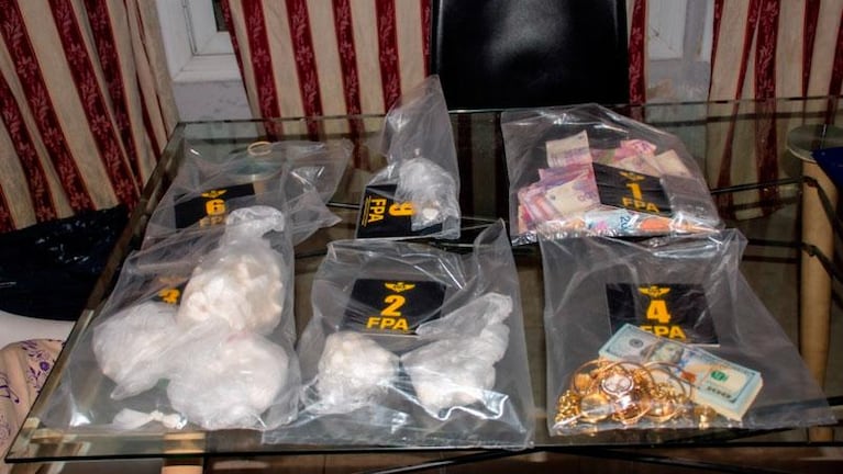 Cayó una banda con joyas, más de 5 mil dosis de cocaína y dólares