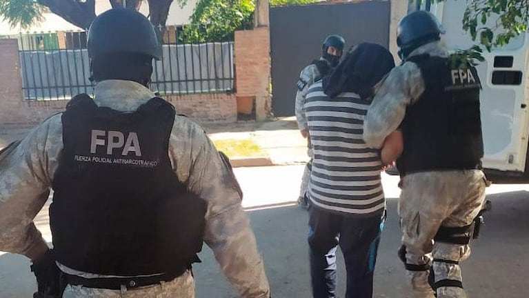 Cayó una banda que vendía drogas: allanaron la casa de la nena internada por sobredosis