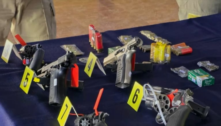 Cayó una red que compraba y vendía armas por redes: tenían hasta proyectiles de mortero