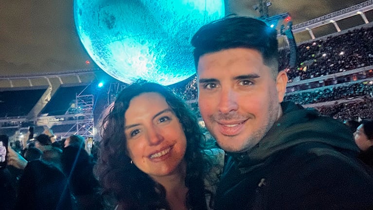 Cecilia y Emiliano se conocieron en el show de Coldplay en 2022.