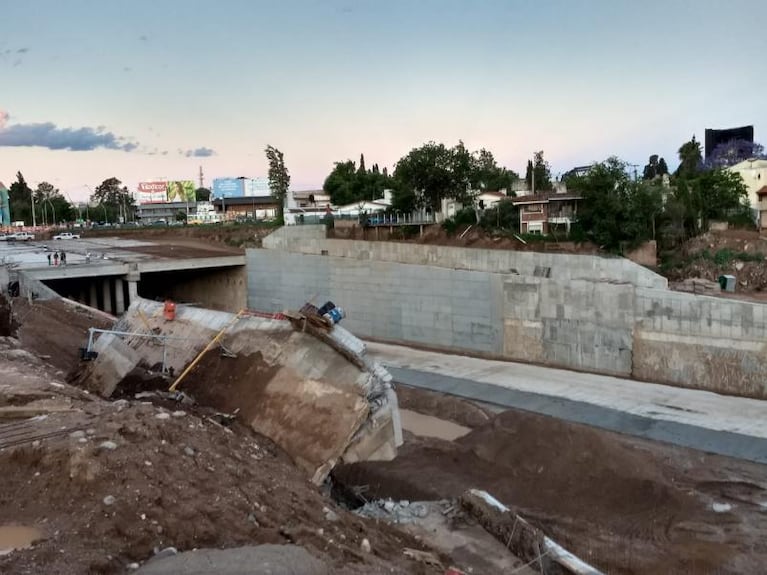 Cedió un muro de contención a metros de la Mujer Urbana: tres heridos