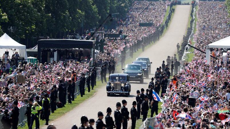 Celebridades, mucho público y glamour en las inmediaciones del castillo de Windsor.