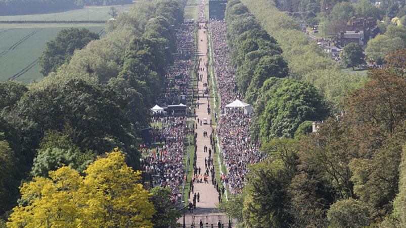 Celebridades, mucho público y glamour en las inmediaciones del castillo de Windsor.