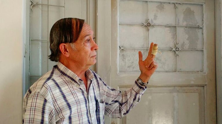 Celso Sorrondegui se cubrió la cara, cuando el ladrón disparó su arma.