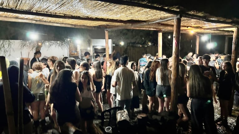 Centenares de menores participaron de la fiesta pese a la lluvia y el riesgo.