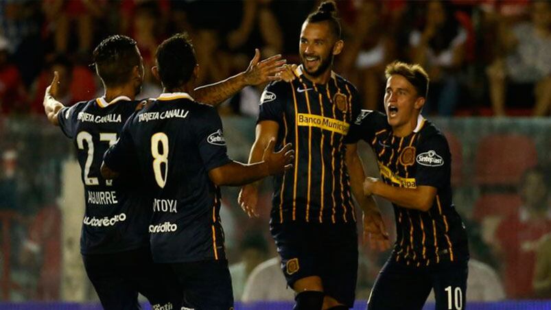 Central se mantiene con puntaje ideal en el torneo. Foto: Fotobaires