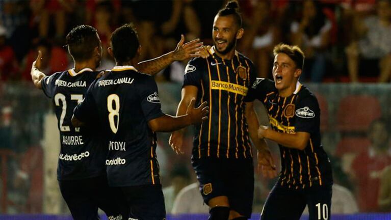 Central se mantiene con puntaje ideal en el torneo. Foto: Fotobaires