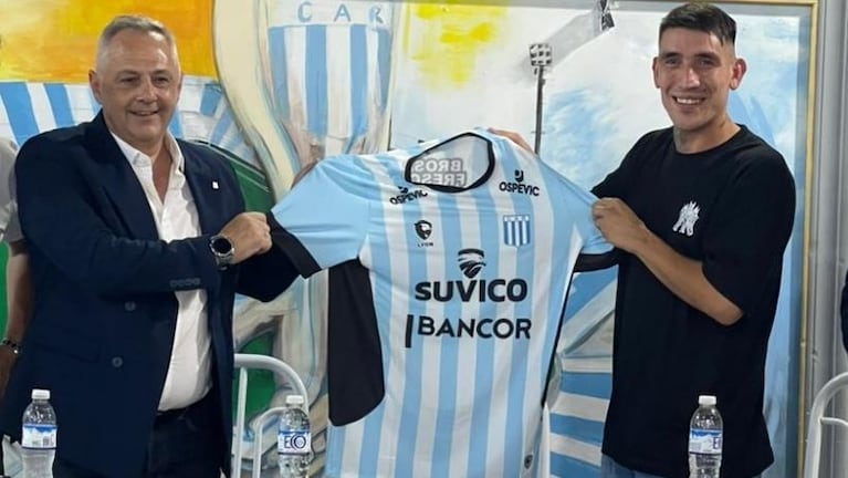 Centurión junto al presidente de Racing, Manuel Pérez.