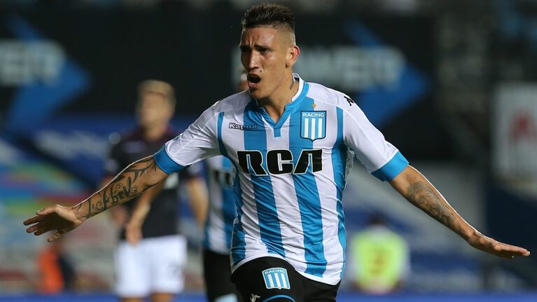 Centurión llega a Racing de Nueva Italia.