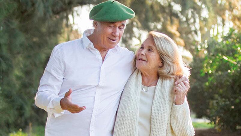 César Mascetti junto a Mónica Cahen D’Anvers, su compañera de más de 40 años.