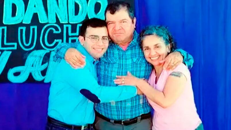 César Sena y sus padres, Emerenciano y Marcela. 