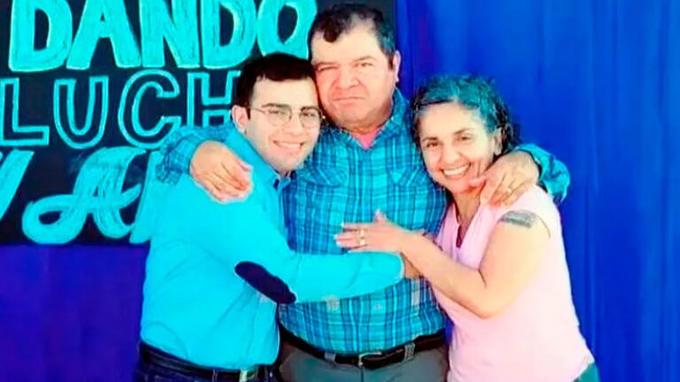 César Sena y sus padres, Emerenciano y Marcela.