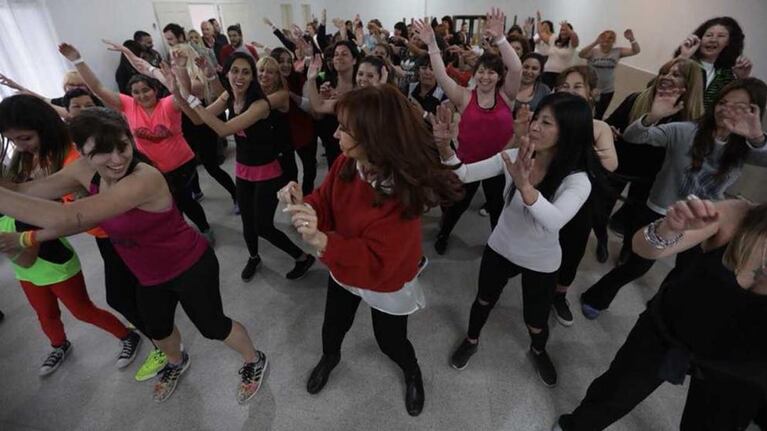 CFK bailó en la primera fila de la clase.
