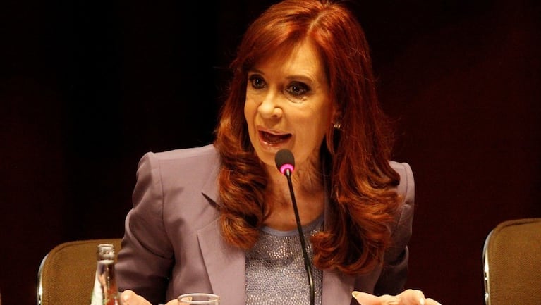 CFK deberá sentarse en el banquillo de los acusados con Lázaro.
