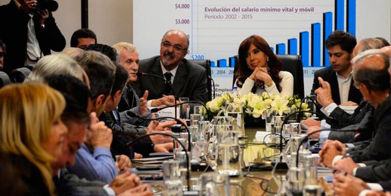 CFK ponderó el modelo al firmar el acuerdo salarial.