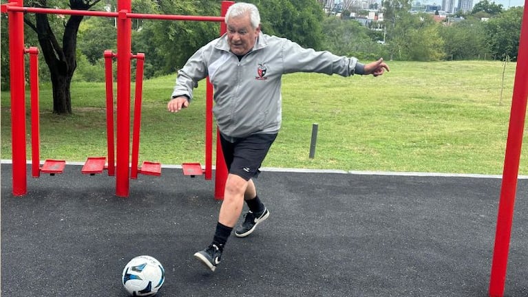 Chacho vive su pasión por el fútbol a flor de piel.