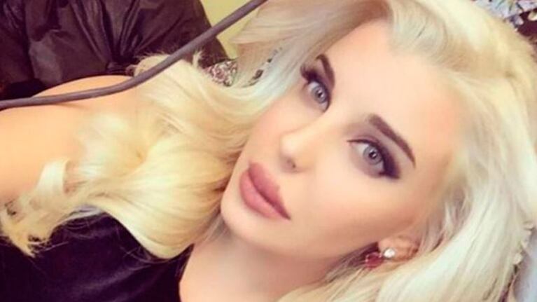 Charlotte Caniggia aprendió cómo manejar la escoba.