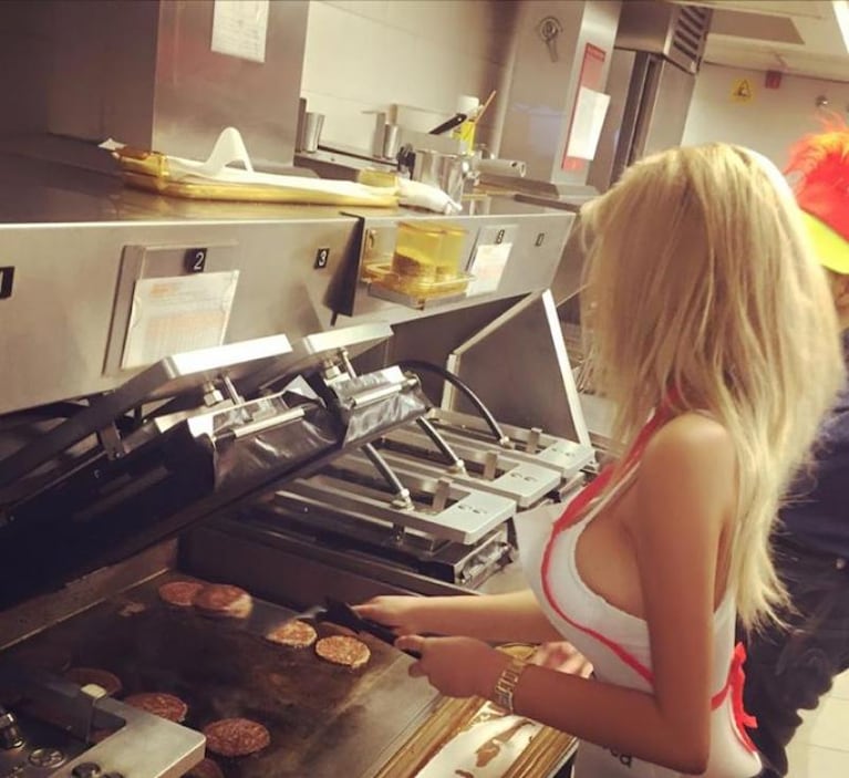 Charlotte Caniggia sirvió hamburguesas en McDonald's