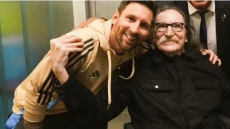 Charly García fue a ver a Messi, comió un chori en la tribuna y le deseó: “Que Dios te bendiga”