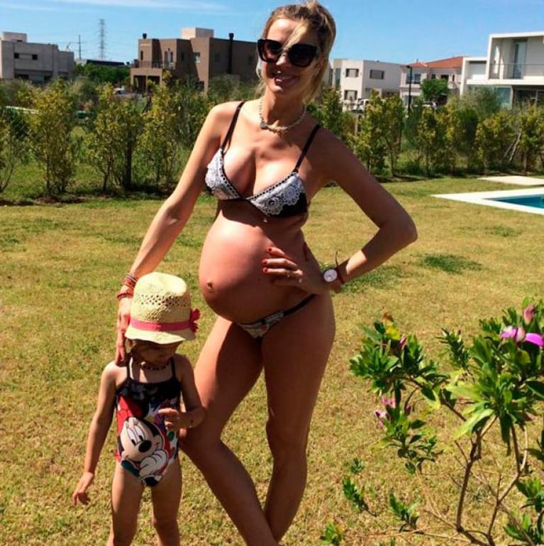 Chechu Bonelli, una bomba sexy a los ocho meses de embarazo