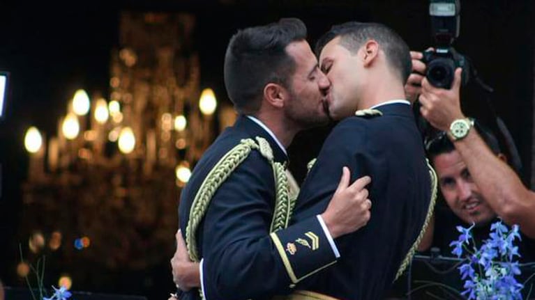 Chema y Jonathan se vistieron de gala para la ceremonia. Fotos: El País.