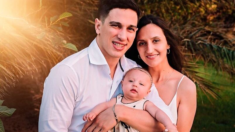 Chino, Mavi y Clara: la felicidad de la familia, en la foto.