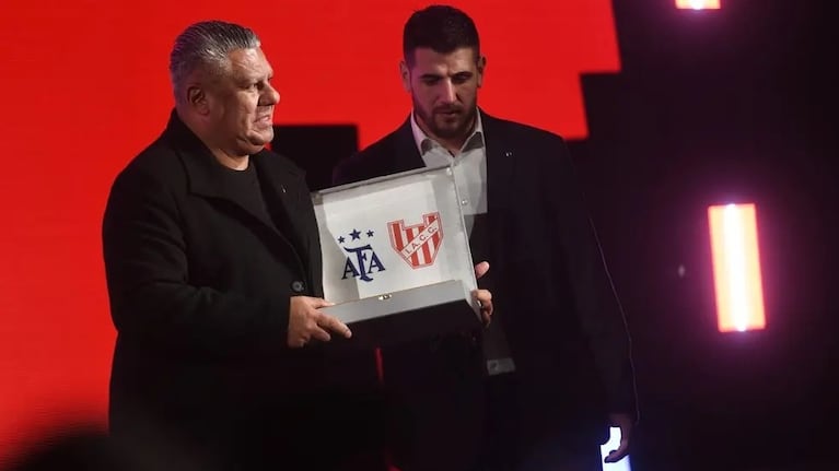 Chiqui Tapia junto al presidente de la Gloria, Juan Manuel Cavagliatto.