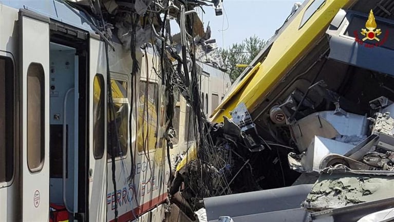 Chocan dos trenes en Italia: al menos 20 muertos