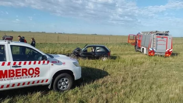 Chocaron contra un camión y su auto fue aplastado: murió una mujer