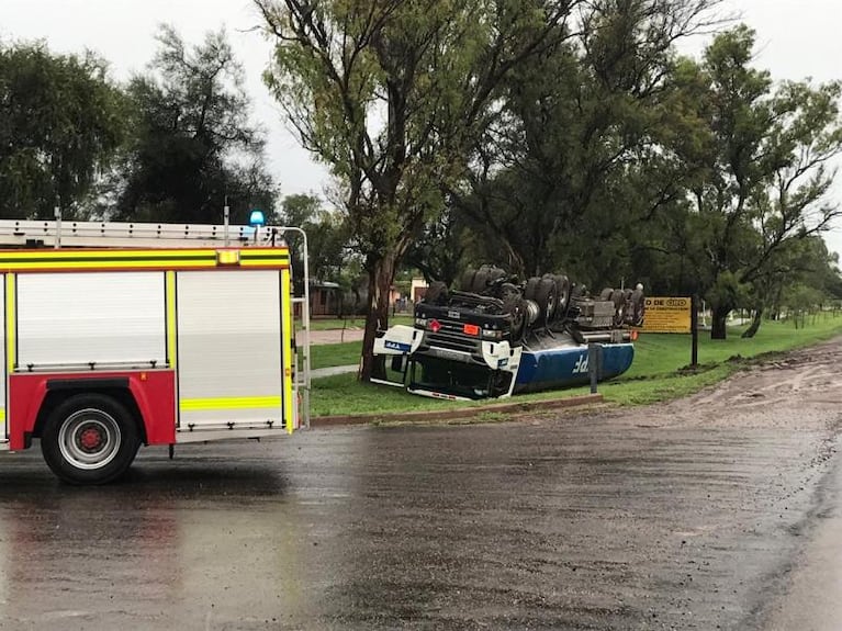 Chocó contra el guardarraíl y murió