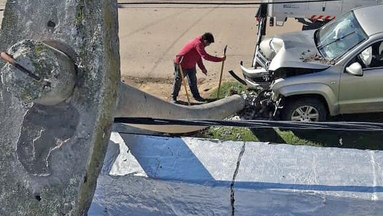 Chocó contra un poste y dejó sin luz a casi toda una localidad cordobesa