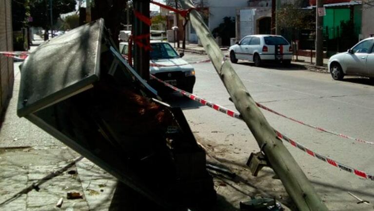 Chocó, derrumbó un poste de luz y se fue en taxi