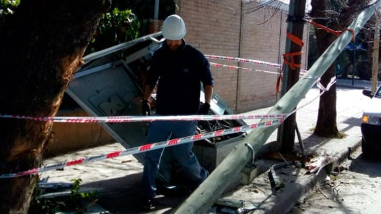 Chocó, derrumbó un poste de luz y se fue en taxi