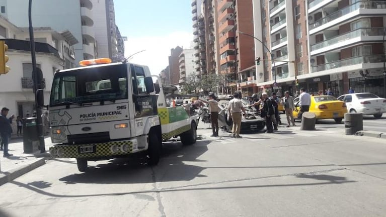 Chocó un "lavarropas" y se dio vuelta en bulevar San Juan